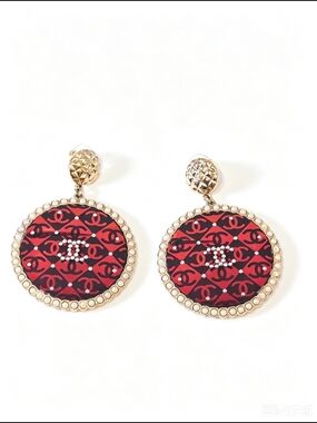 Chanel round CC logo pearl border drop earrings